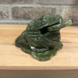 Jade money frog carving (spinnable coin)